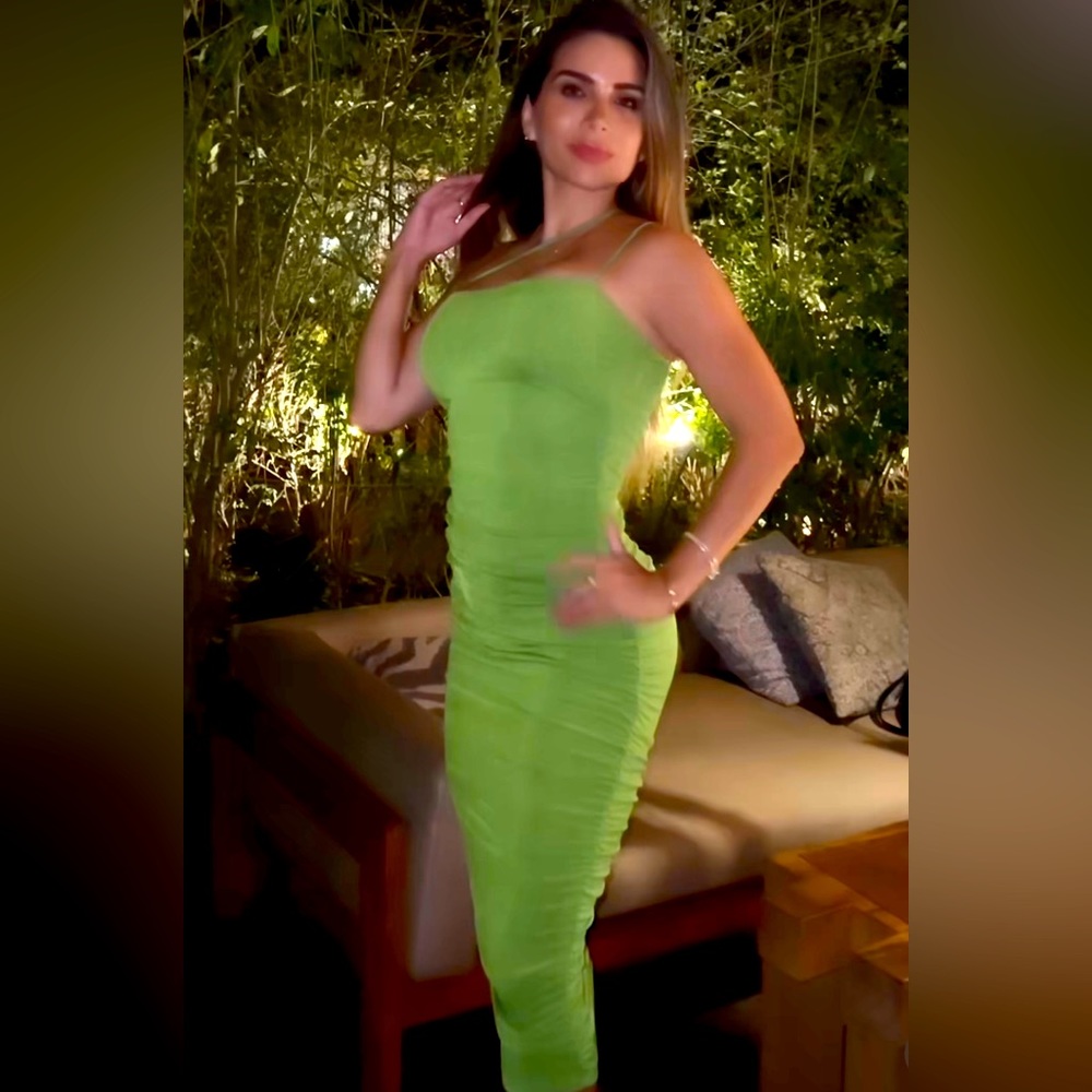 TRENDING DRESS - Picture 3 of 10